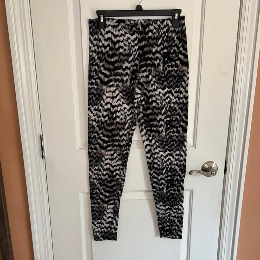 Cotton On Animal Print Body Leggings Size Large Black and White Patterned